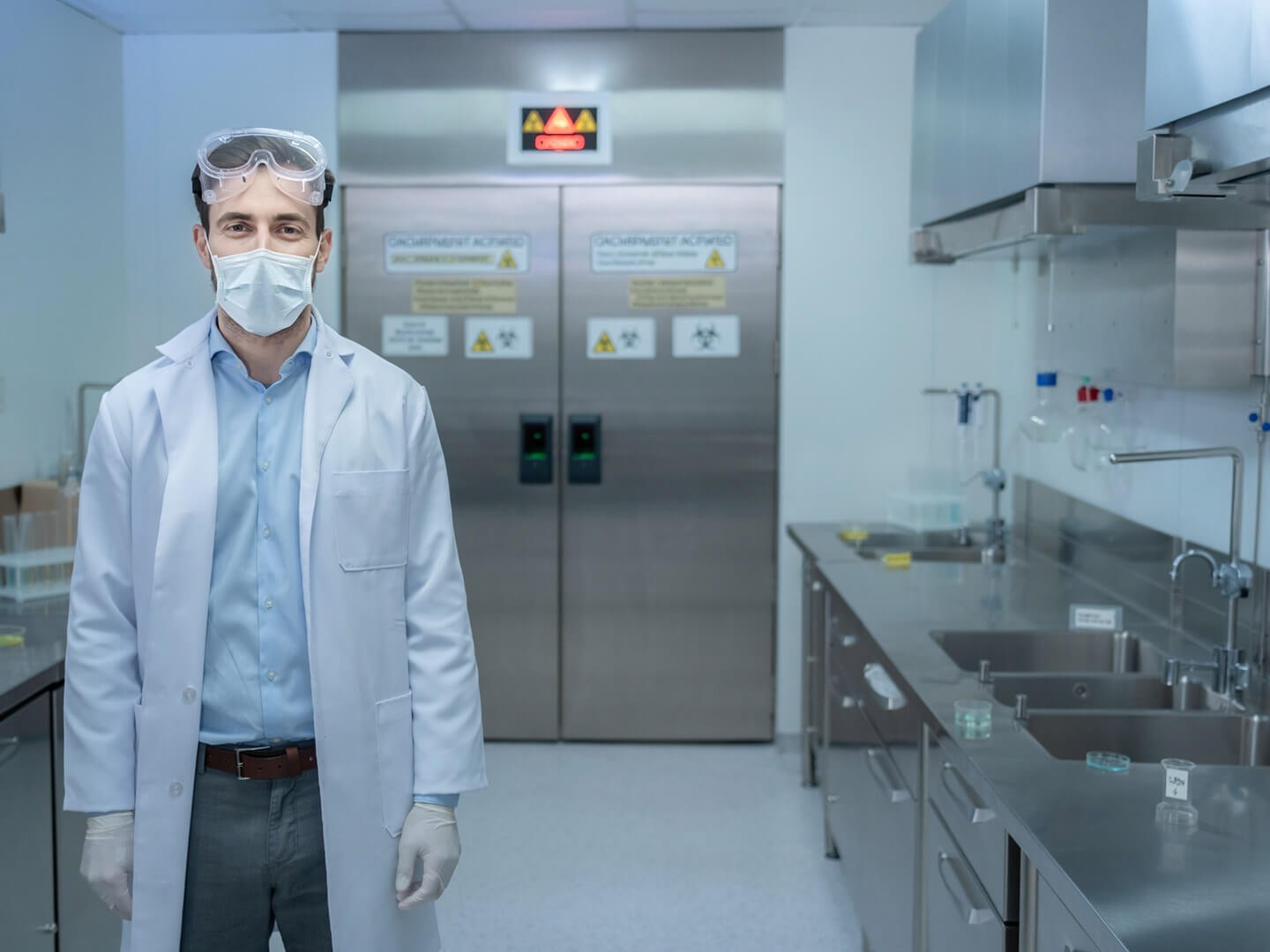 260216_CERTANIA_Biotec_AI_lab_technician_in_sterile_lab